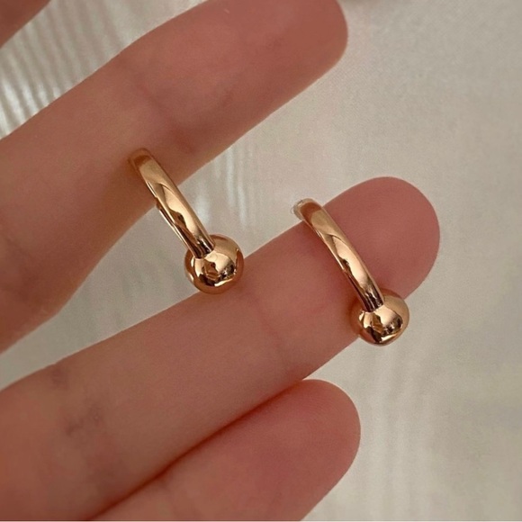 LAST ONE🔥 Hoop Earrings | 18K Gold Plated Luxury Jewelry - Picture 5 of 10